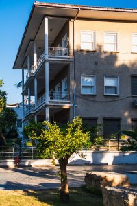 6 unit apartment building